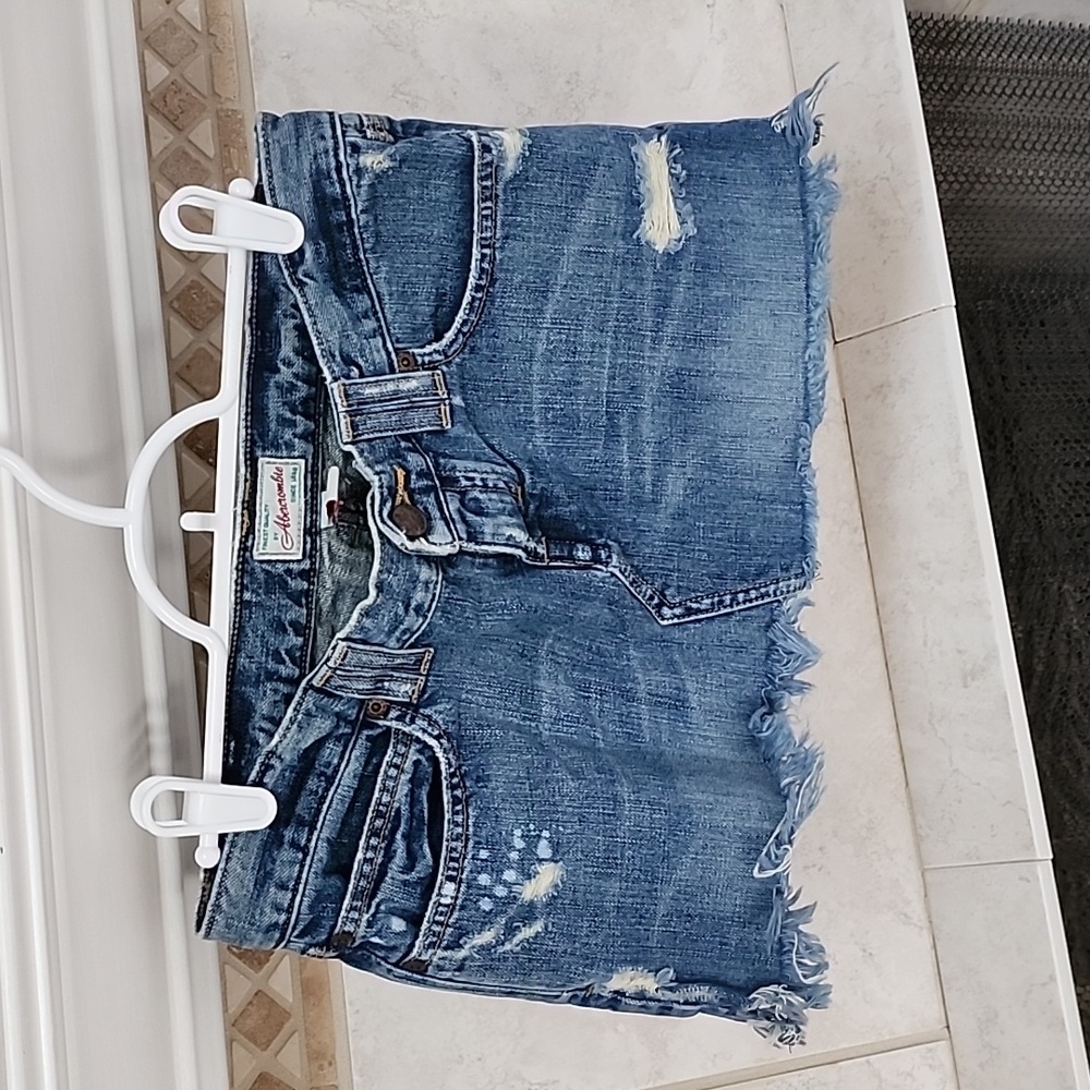💙  ABERCROMBIE Destroyed Denim Mini Skirt 💙